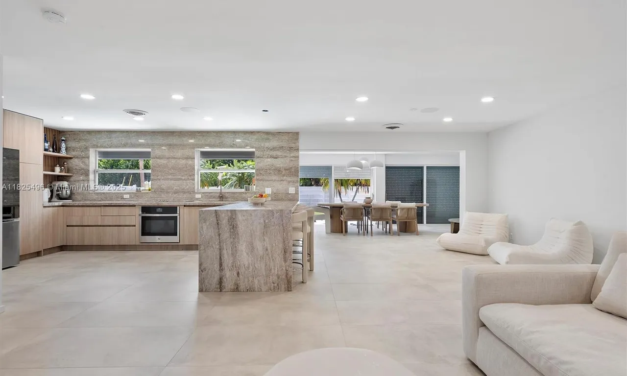 417 N Highland Dr, Hollywood FL 33021