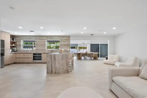 417 N Highland Dr, Hollywood FL 33021