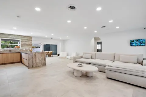 417 N Highland Dr, Hollywood FL 33021