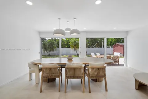 417 N Highland Dr, Hollywood FL 33021