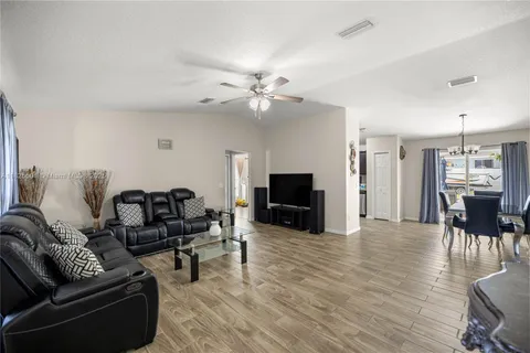 28 HEMLOCK RADIAL, Ocala FL 34472