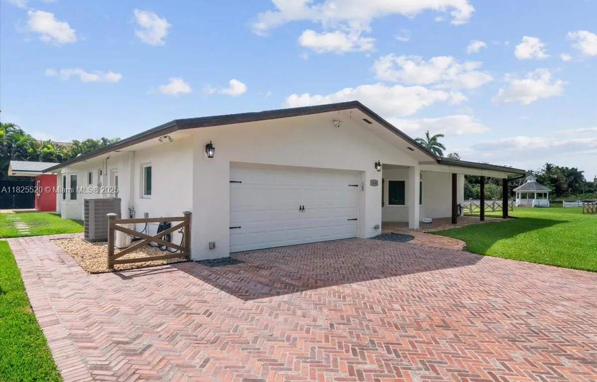 1550 NW 114th Ave, Plantation FL 33323