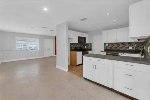 6915 NW 17th St, Margate FL 33063