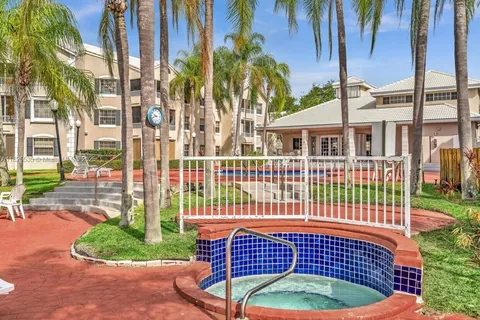 2820 N Oakland Forest Dr # 308, Oakland Park FL 33309