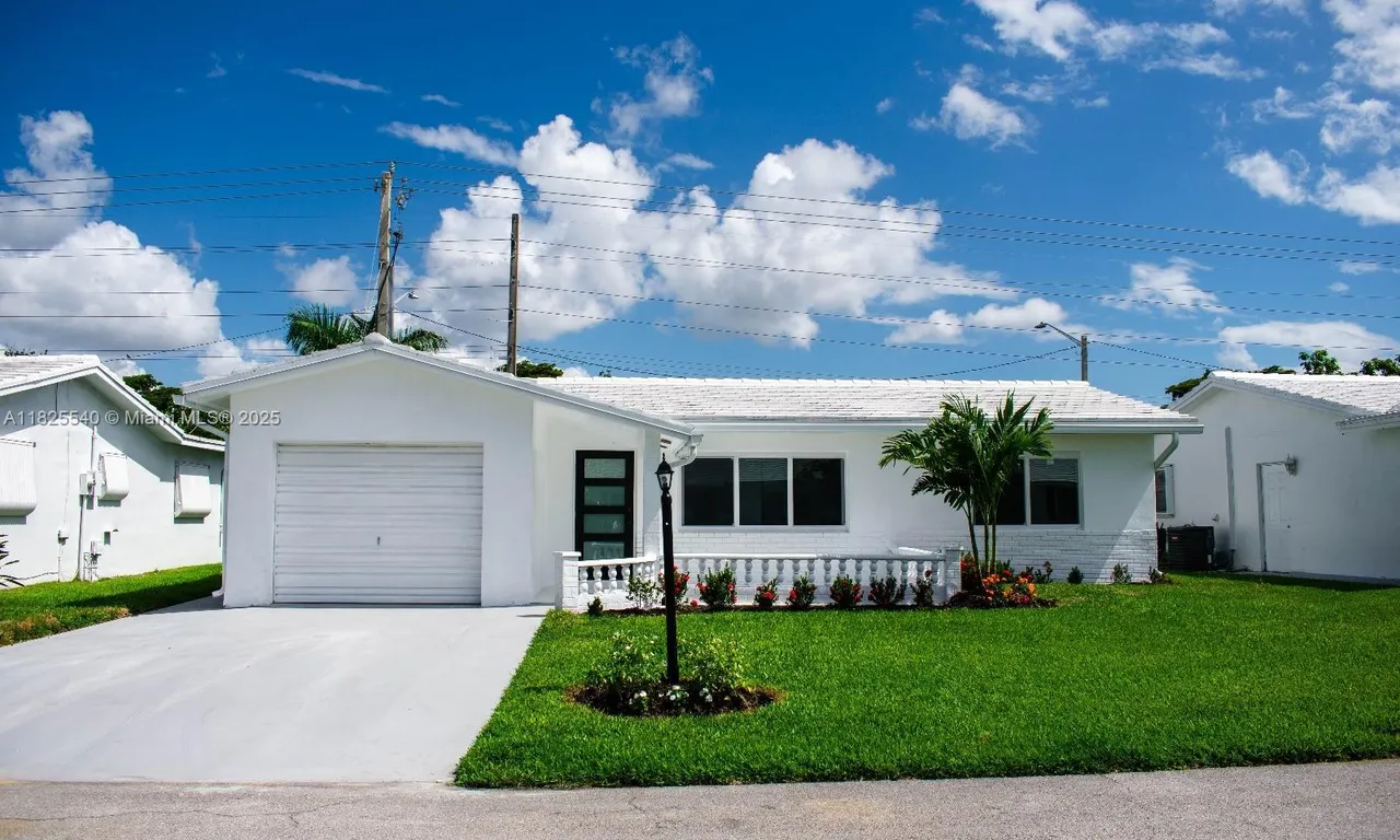 1009 Leisure Ln, Boynton Beach FL 33426