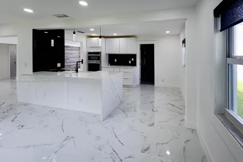 1009 Leisure Ln, Boynton Beach FL 33426