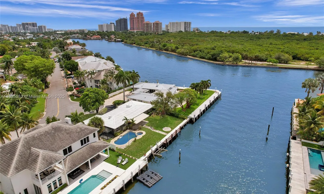 2756 NE 18th St, Fort Lauderdale FL 33305