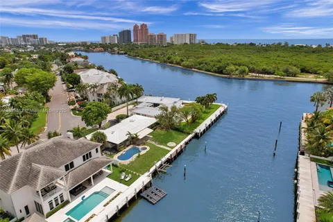 2756 NE 18th St, Fort Lauderdale FL 33305