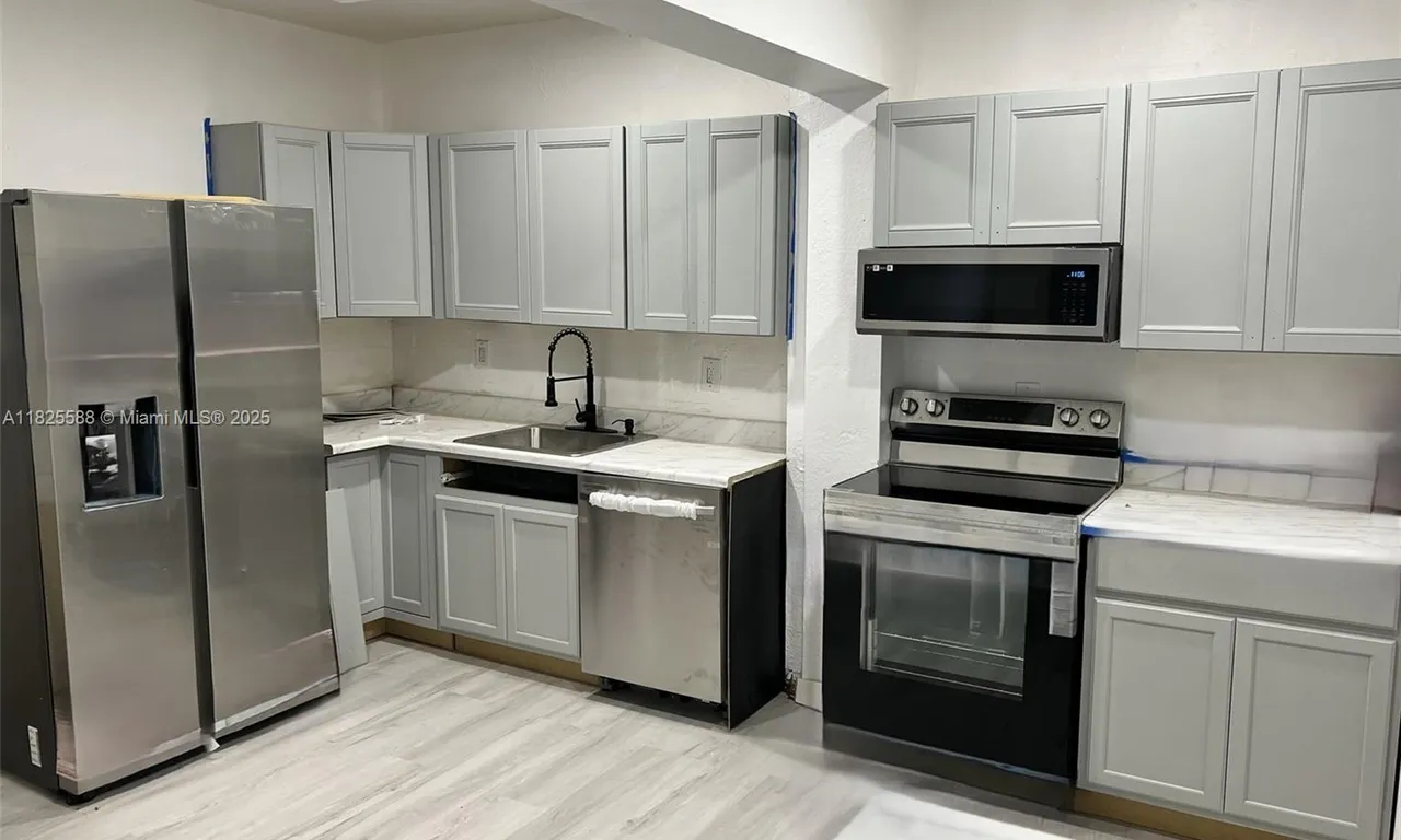 1821 NW 185th St, Miami Gardens FL 33056