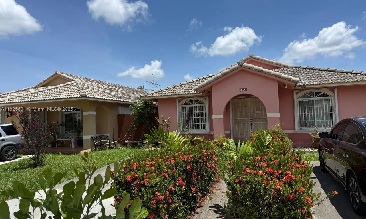 9703 NW 127th St, Hialeah Gardens FL 33018