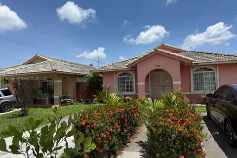 9703 NW 127th St, Hialeah Gardens FL 33018