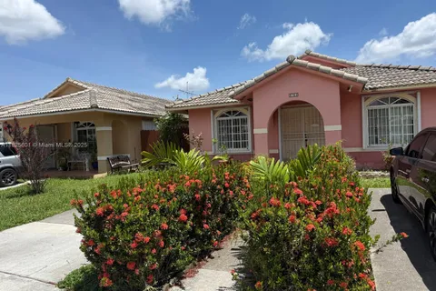 9703 NW 127th St, Hialeah Gardens FL 33018