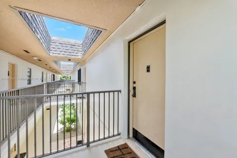 8261 SW 128th St # 215, Pinecrest FL 33156