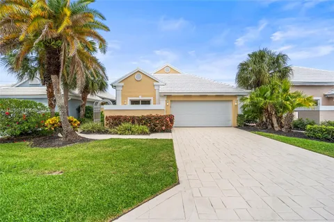 9047 Baybury Ln, West Palm Beach FL 33411