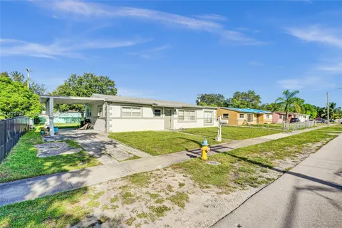 17415 NW 27th Ct, Miami Gardens FL 33056
