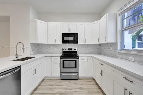 1033 NE 17th Way # 904, Fort Lauderdale FL 33304