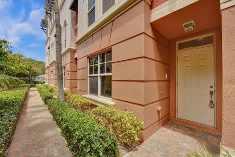1033 NE 17th Way # 904, Fort Lauderdale FL 33304