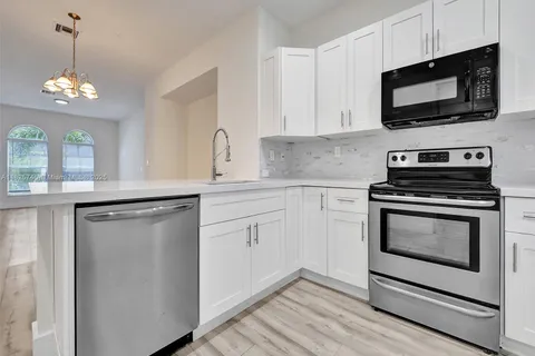 1033 NE 17th Way # 904, Fort Lauderdale FL 33304