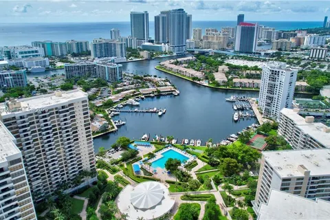 2500 Parkview Dr # 405, Hallandale Beach FL 33009