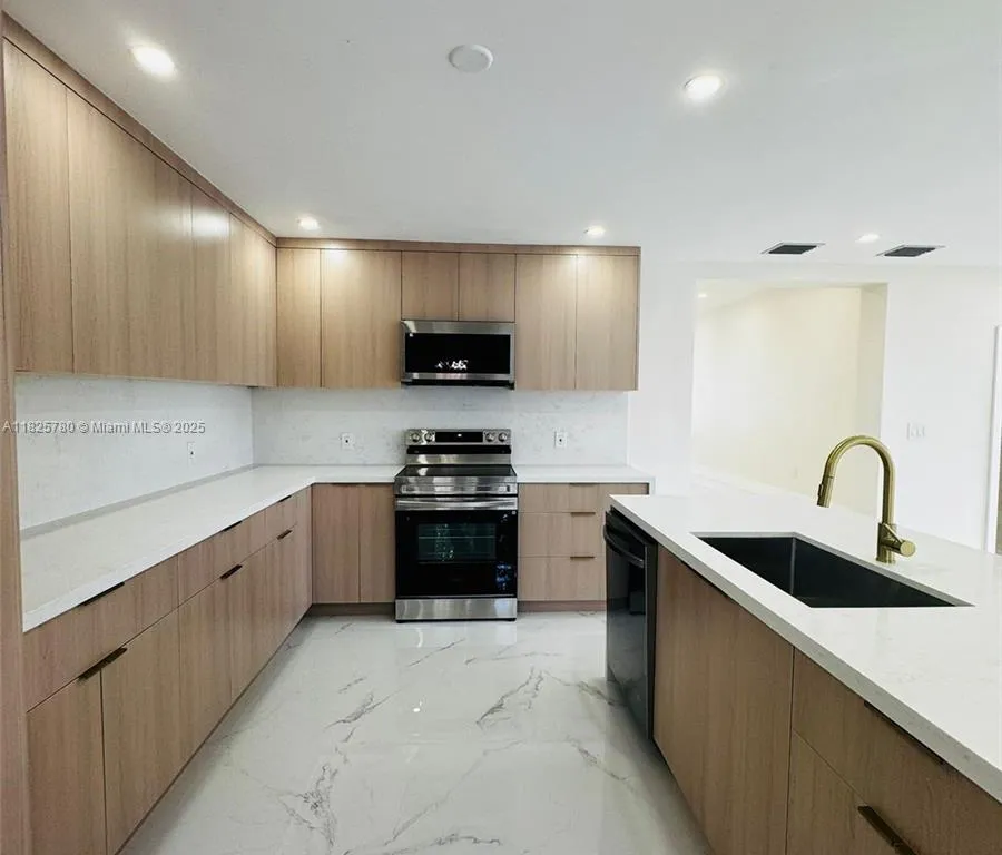 10321 NW 32nd Pl, Miami FL 33147