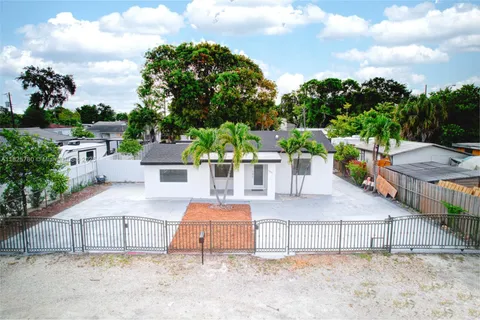 10321 NW 32nd Pl, Miami FL 33147