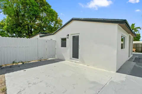 10321 NW 32nd Pl, Miami FL 33147