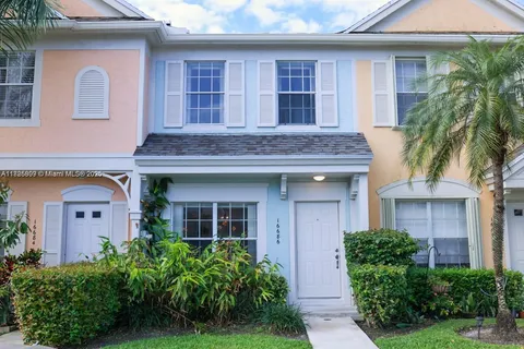 16686 Hemingway Dr, Weston FL 33326