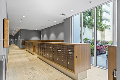 16385 Biscayne Blvd # 1918, North Miami Beach FL 33160