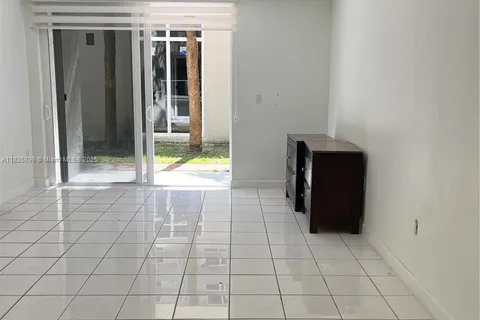 10000 NW 80th ct # 2151, Hialeah Gardens FL 33016