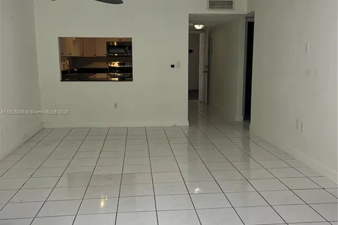 10000 NW 80th ct # 2151, Hialeah Gardens FL 33016