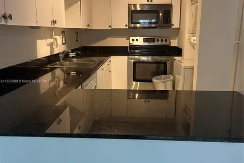 10000 NW 80th ct # 2151, Hialeah Gardens FL 33016