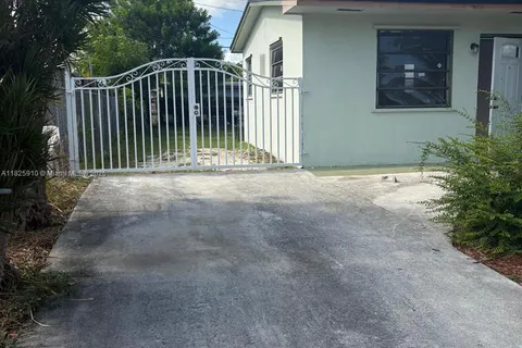 10791 SW 221st St, Miami FL 33170