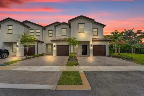 242 SW 159th Ln, Pembroke Pines FL 33027
