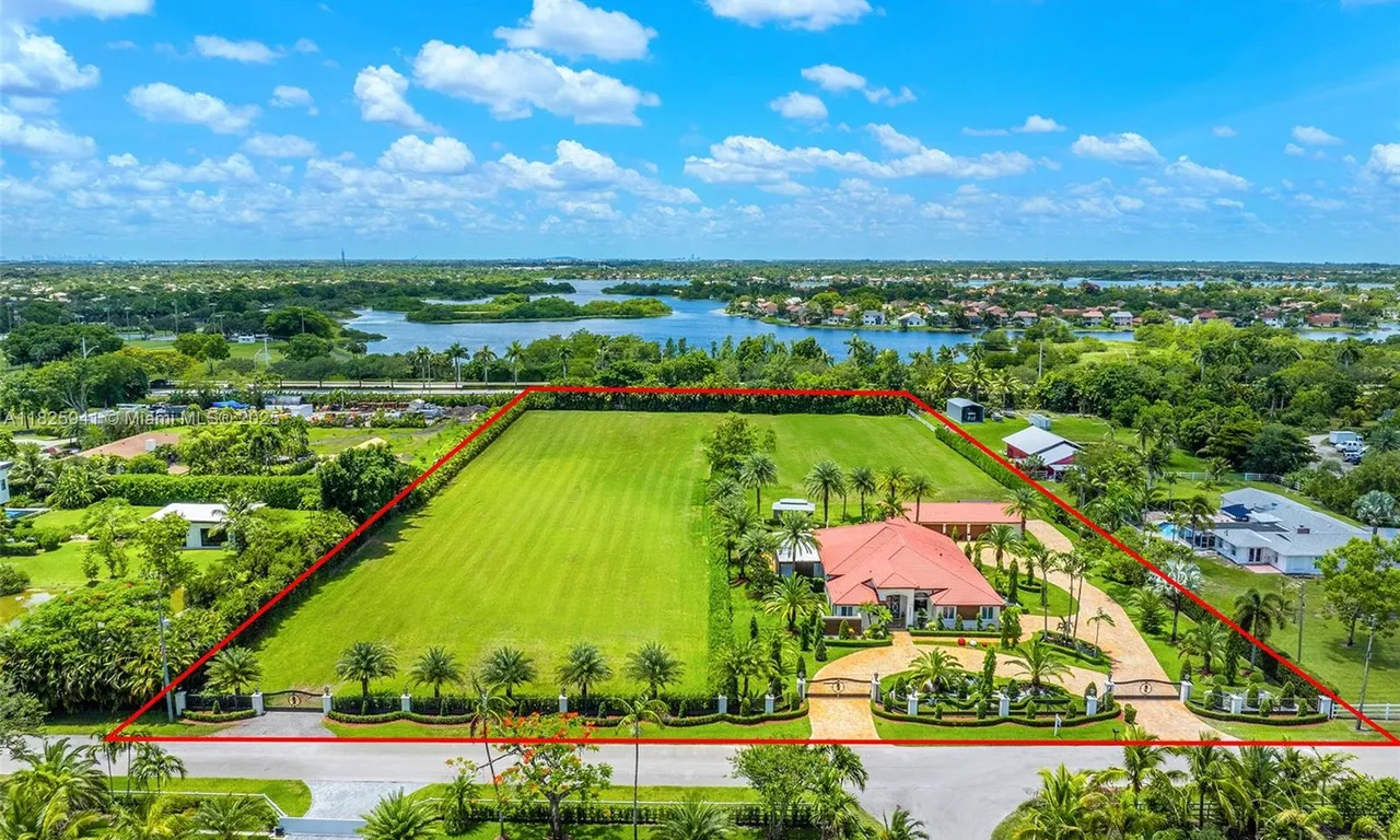 17490 SW 70th Pl, Southwest Ranches FL 33331