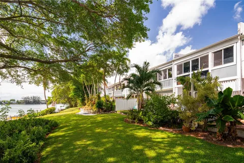 5292 SW 69th Pl, Miami FL 33155
