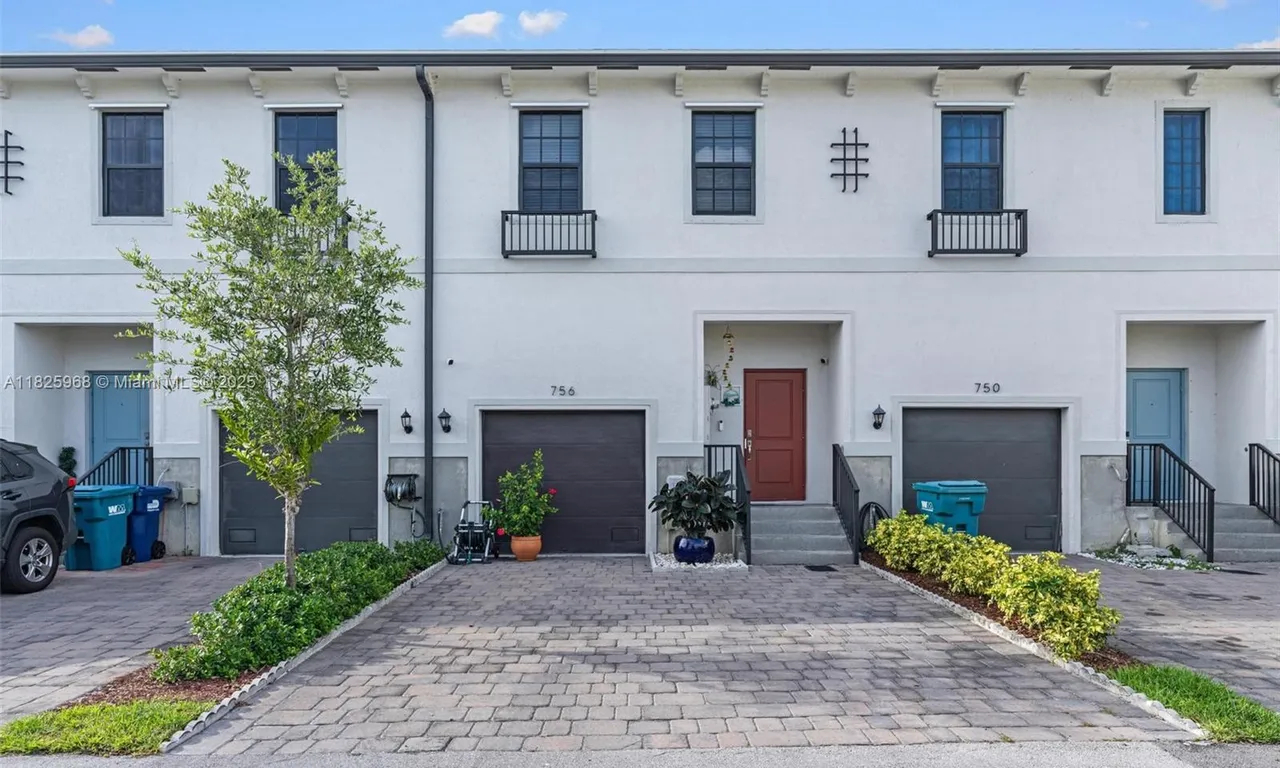 756 SW 12th St, Florida City FL 33034
