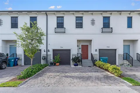 756 SW 12th St, Florida City FL 33034