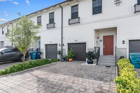 756 SW 12th St, Florida City FL 33034