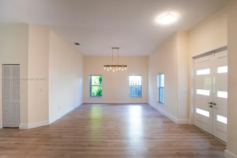 6598 NW 113th Pl, Doral FL 33178