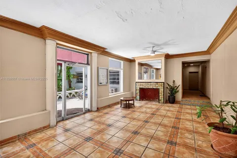 215 30th Street # 10, Miami Beach FL 33140