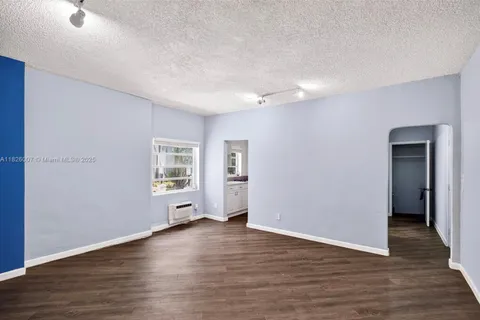 215 30th Street # 10, Miami Beach FL 33140