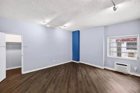 215 30th Street # 10, Miami Beach FL 33140