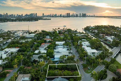2121 Regatta Ave, Miami Beach FL 33140