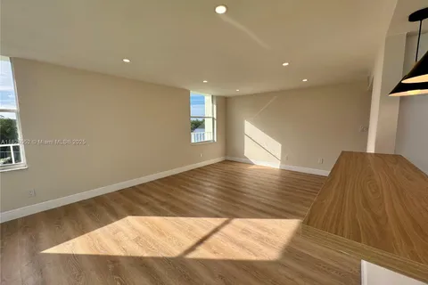 16546 NE 26th Ave # 3G, North Miami Beach FL 33160