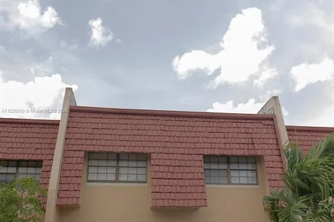 35 Pleasant Hill Ln, Tamarac FL 33319