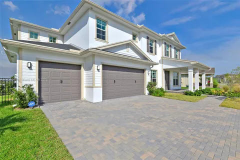 757 Hookline Cir, Loxahatchee FL 33470