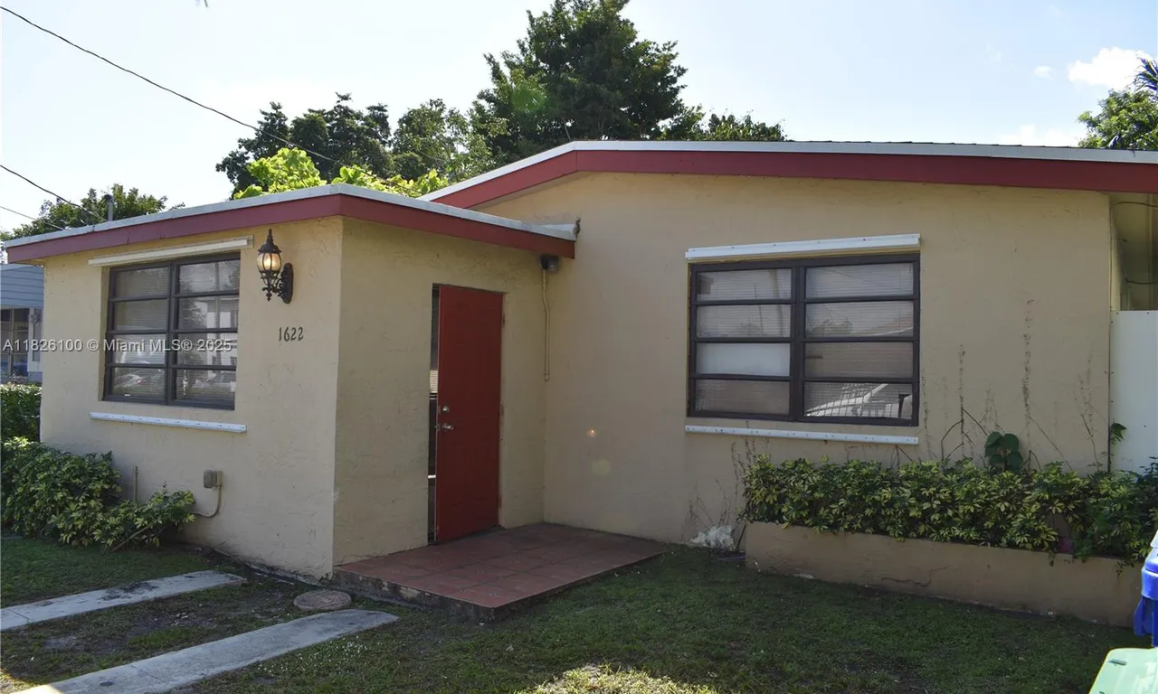 1622 NW 65th St, Miami FL 33147