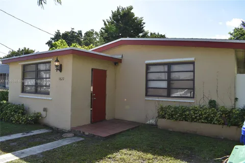 1622 NW 65th St, Miami FL 33147
