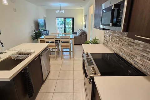 8301 NW 41st St # 402, Doral FL 33166
