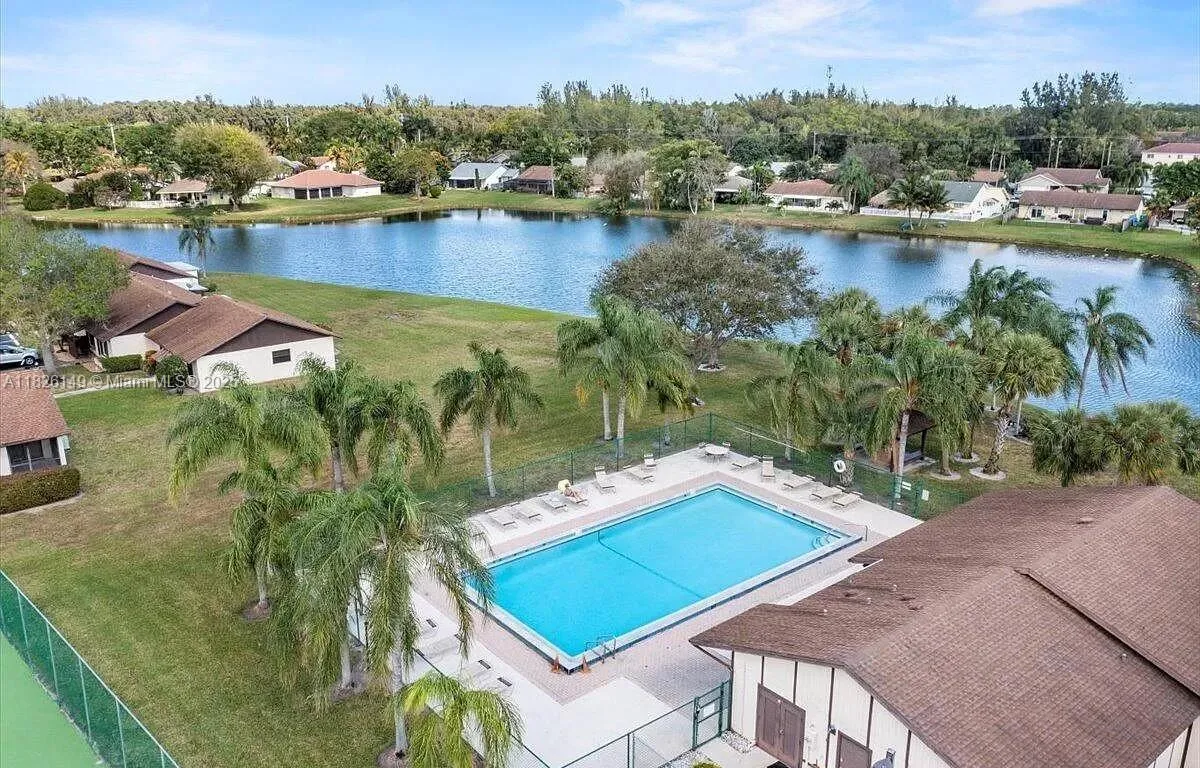 77 Via De Casas Norte, Boynton Beach FL 33426
